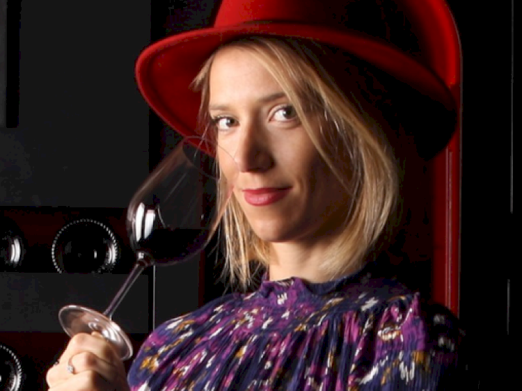 Margot Ducancel alias @ Rougeauxlèvres, passionate about wine and sharing